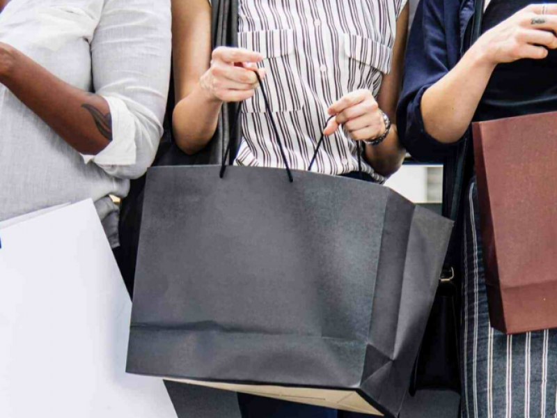 Six-cognitive-biases-that-influence-how-we-save-spend-and-invest-money